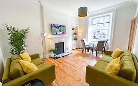 Desirable 2 Bed Apt Near Edinburgh Castle